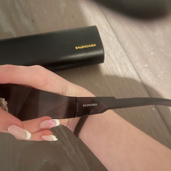 BALENCIAGA MONO RECTANGLE SUNGLASSES IN BLACK - Picture 8 of 11